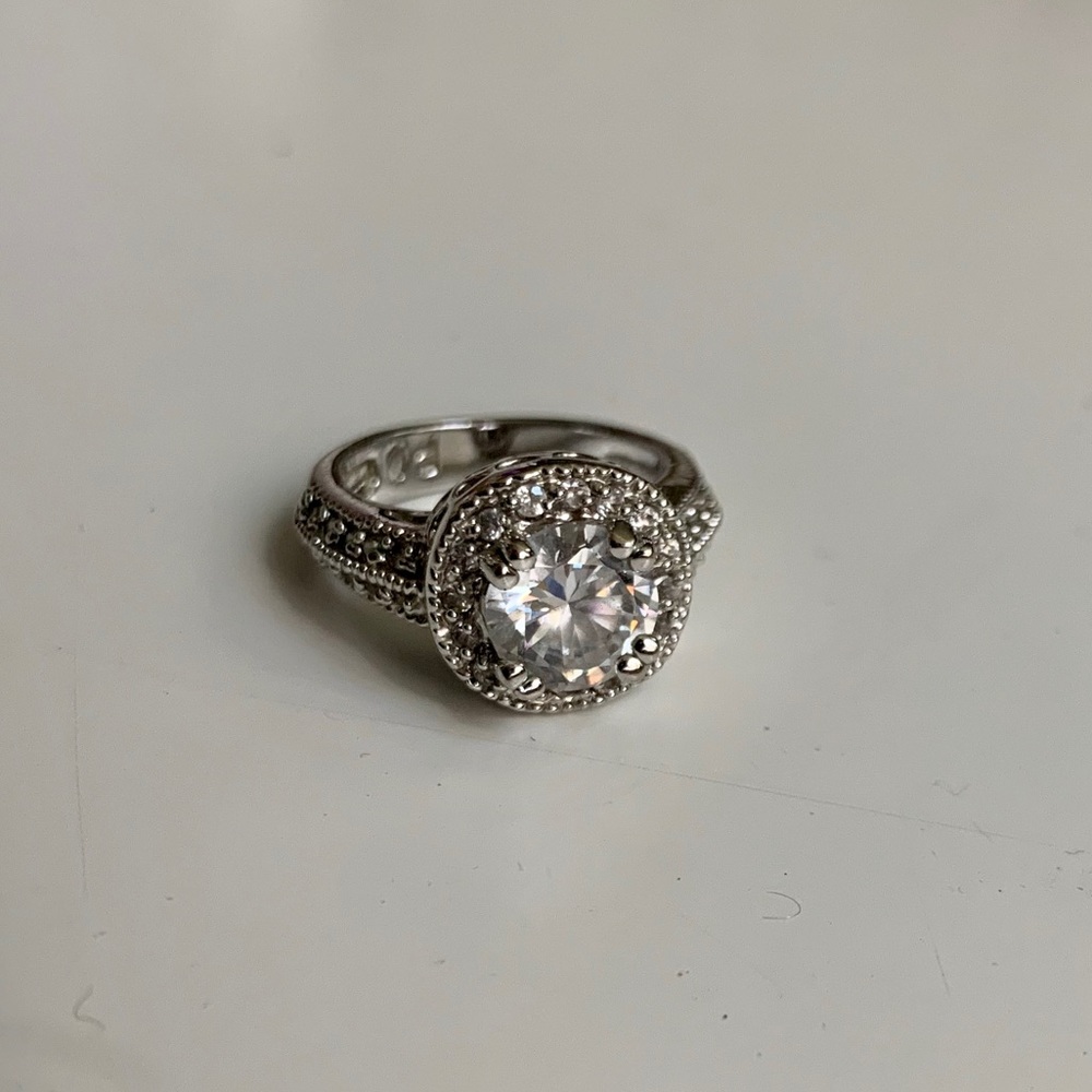 Fashion ring